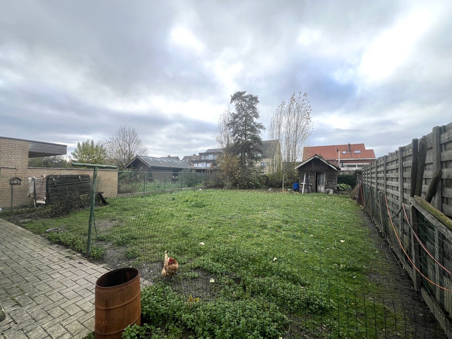 Halfopen woning met zonnige tuin foto 2