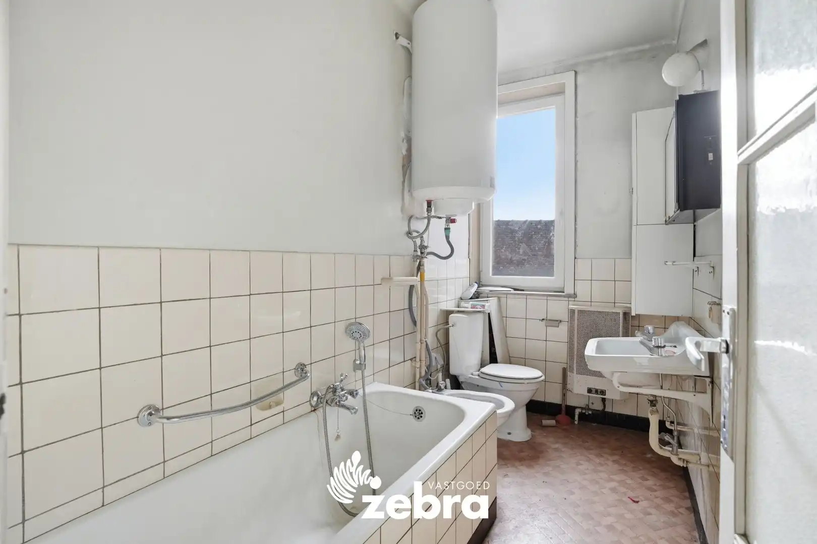 Te renoveren appartement op centrale ligging in Kortrijk! foto 13