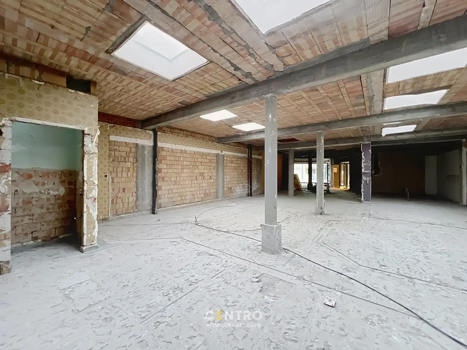 Casco handelsgelijkvloers (± 175m²) met stockruimte (±90m²), verdere afwerking in onderling overleg! foto 11