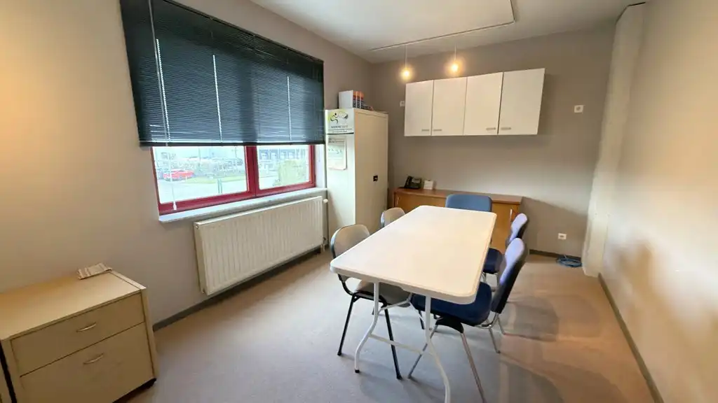 Bedrijfsgebouw met laadkades te huur nabij E313 in Olen foto 11