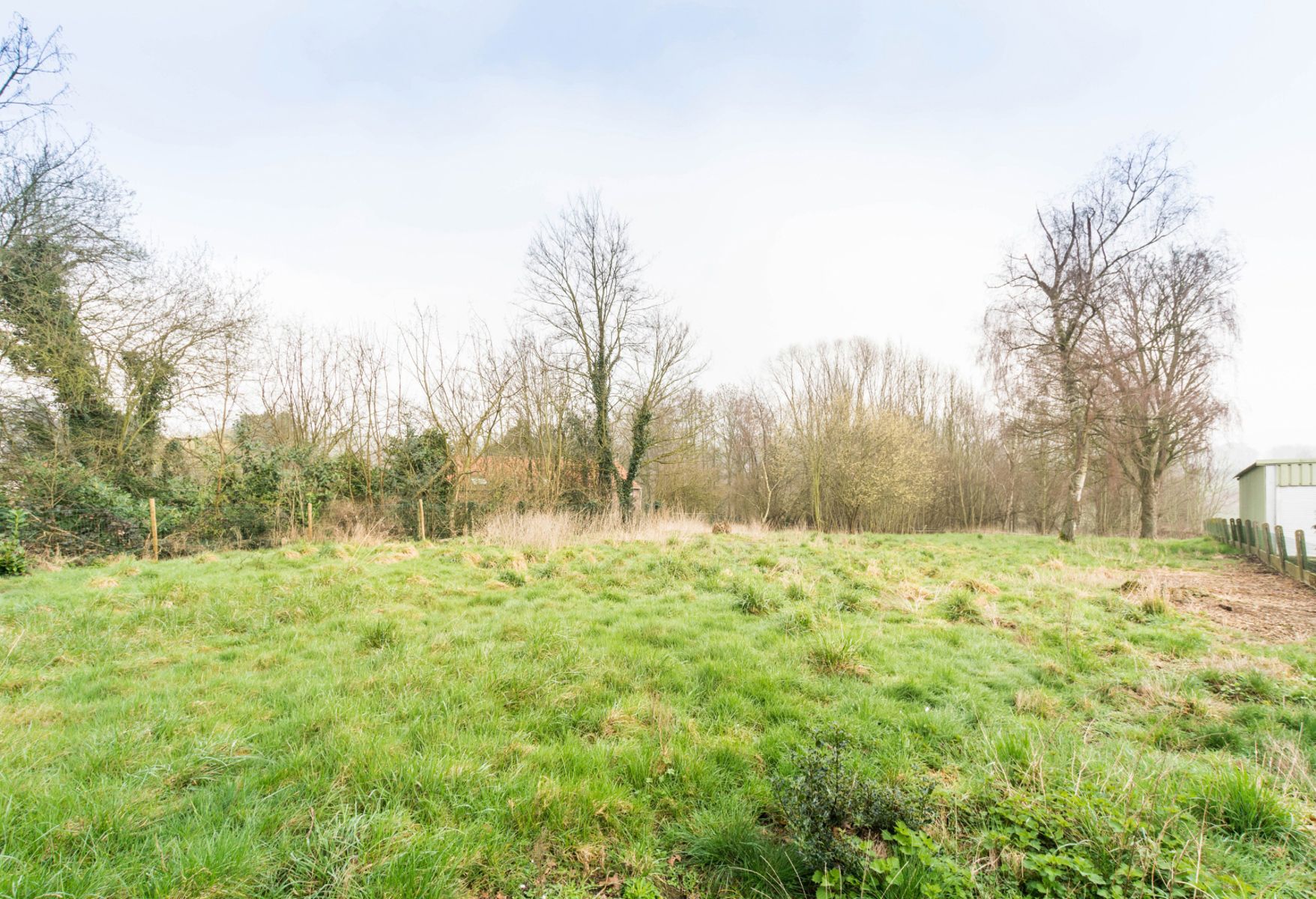 Vrijstaande woning met garage, tuin en achterliggende weide foto 3