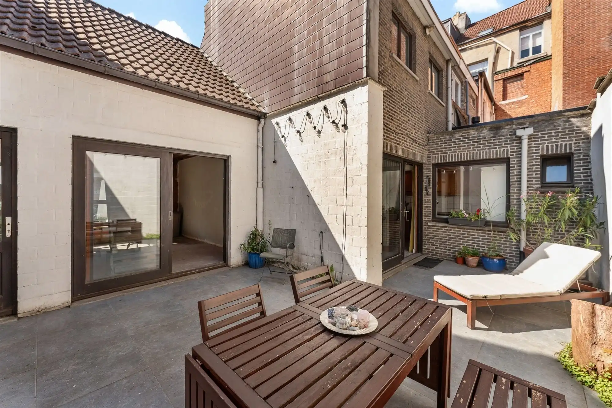 Steegwoning met naastliggend atelier/opslagplaats foto 14