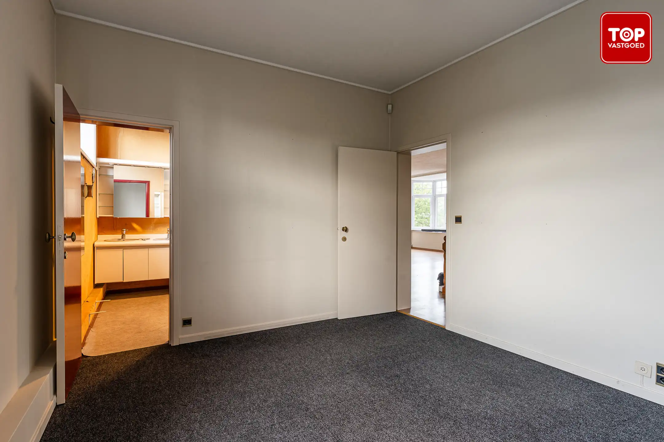 Karaktervol en  multifunctioneel handelshuis  op een interessante ligging.  foto 21