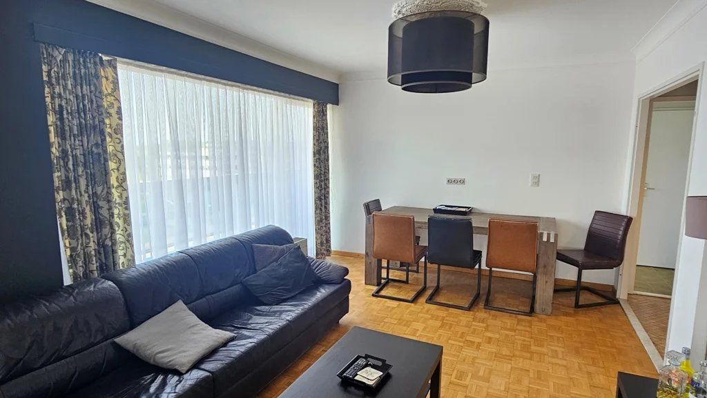Instapklaar appartement met 2 + 1 slaapkamers en parkeerplaats voor de deur. foto 2