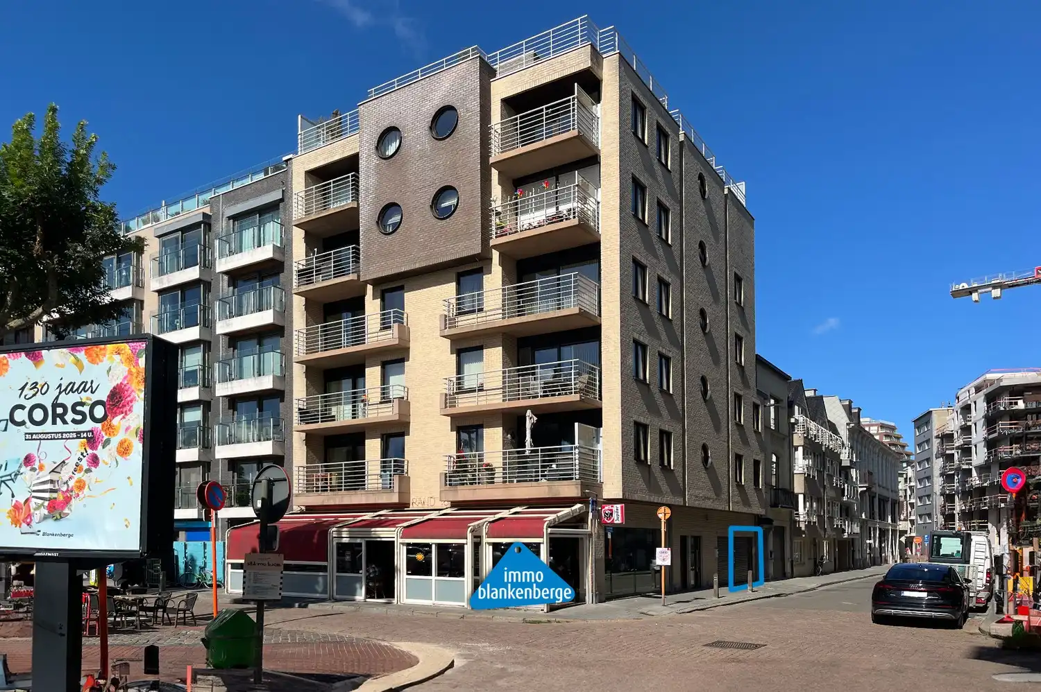 Staanplaats in liftsysteem op een centrale ligging foto {{pictureIndex}}