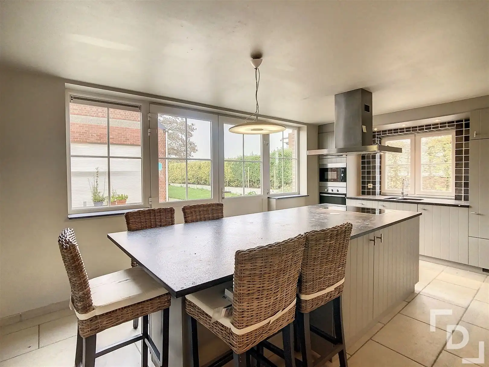 Half open bebouwing in landelijke stijl te huur in Moorslede. foto 5