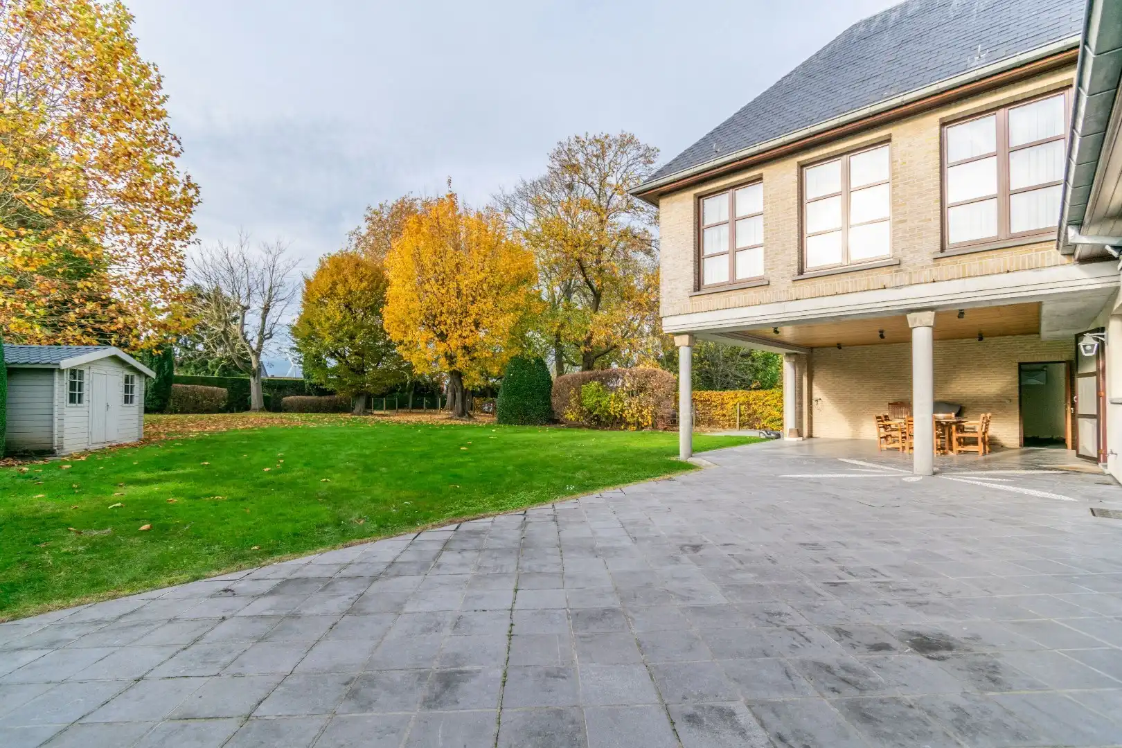 RUIME VILLA MET 6 SLAAPKAMERS OP PERCEEL 20ARE! foto 2