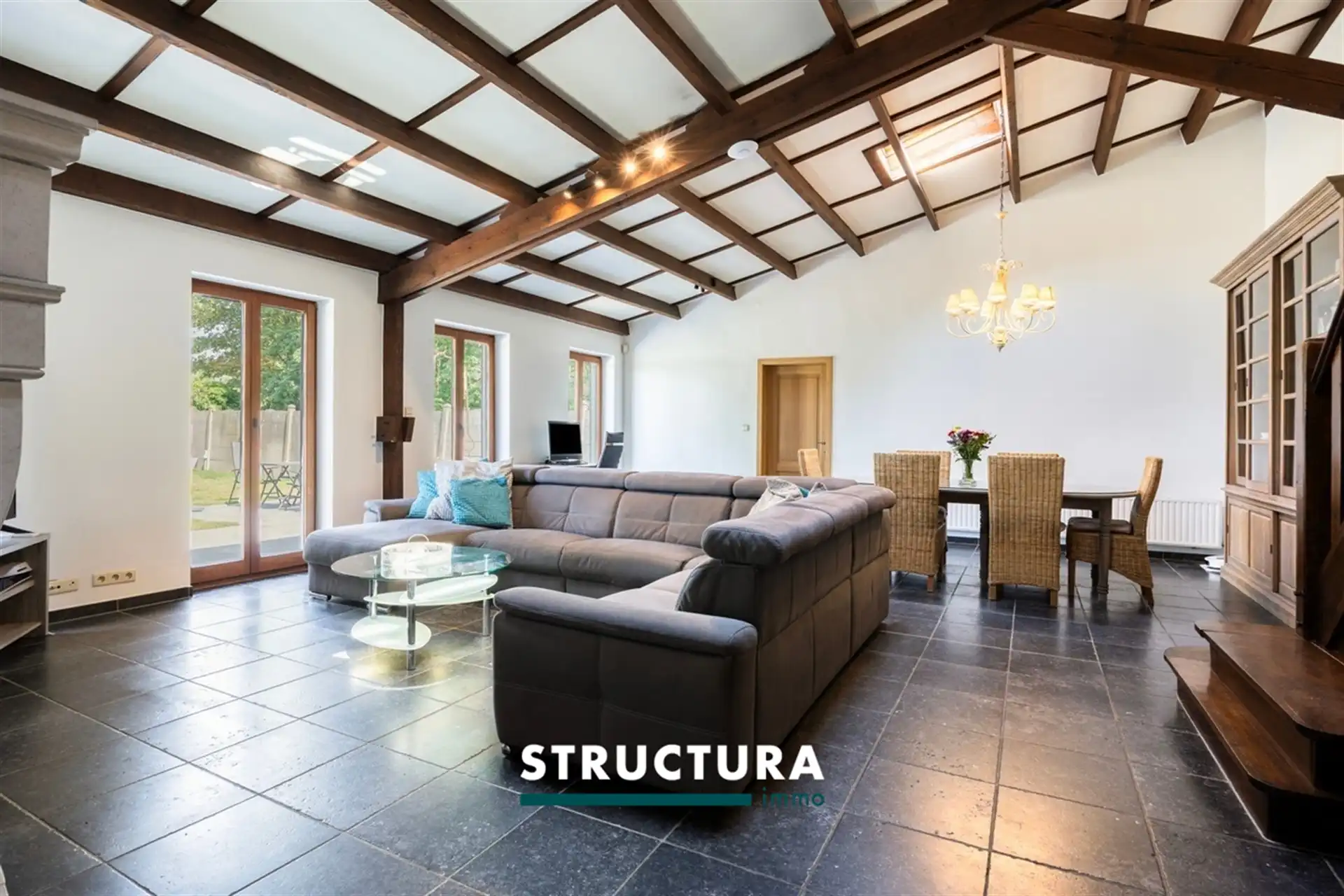 Prachtige woning met ruime loods foto 6