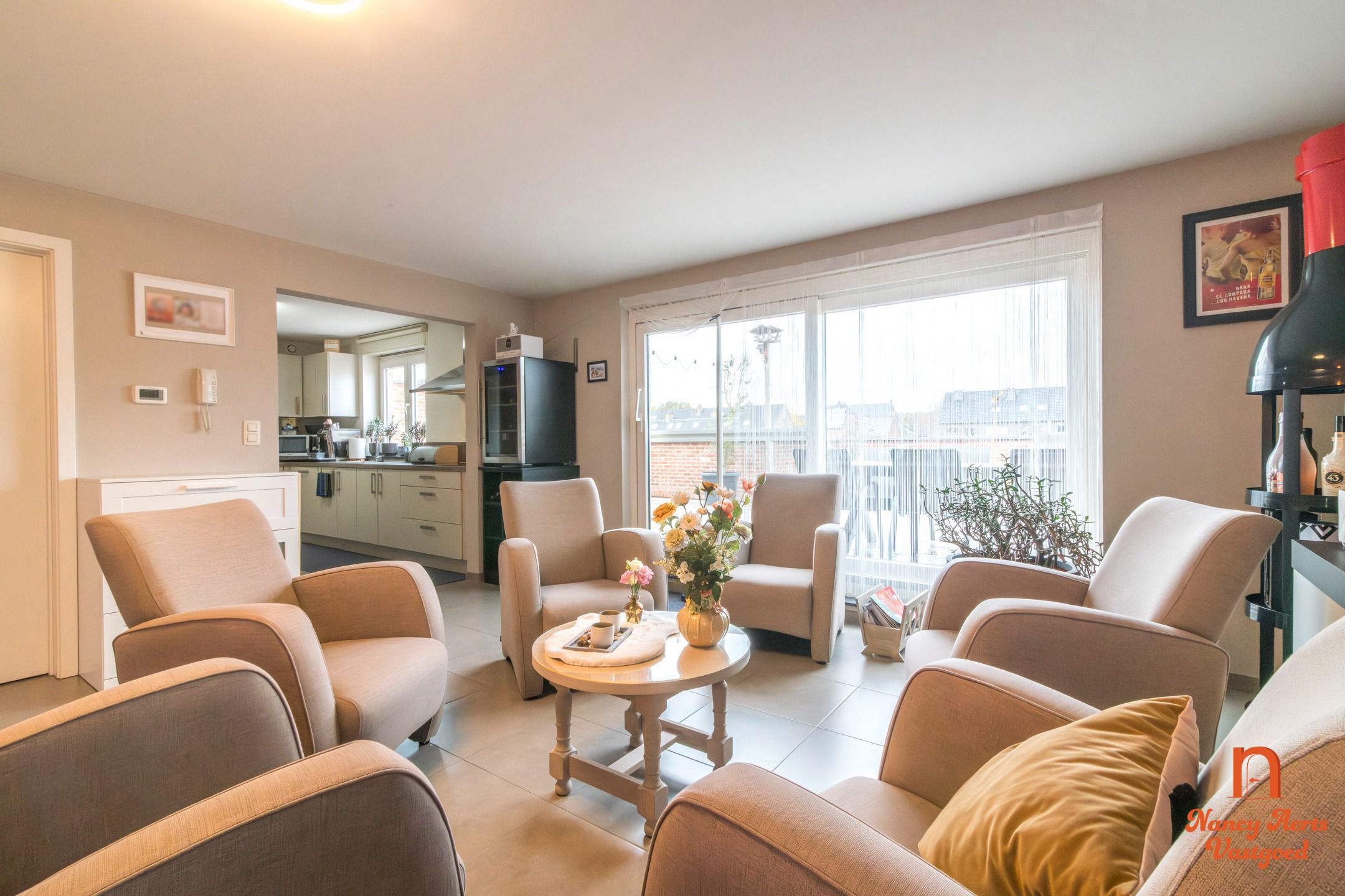 Lichtrijk duplexappartement met ruim terras en eigen ingang foto 7