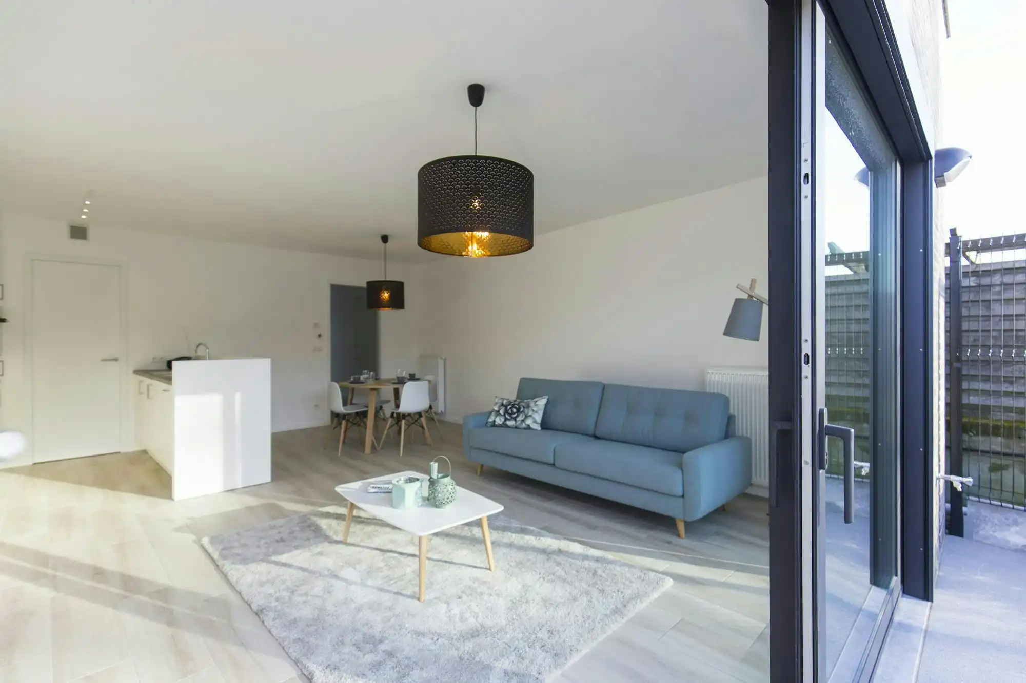 Recent gelijkvloers appartement te koop in centrum Deerlijk foto {{pictureIndex}}