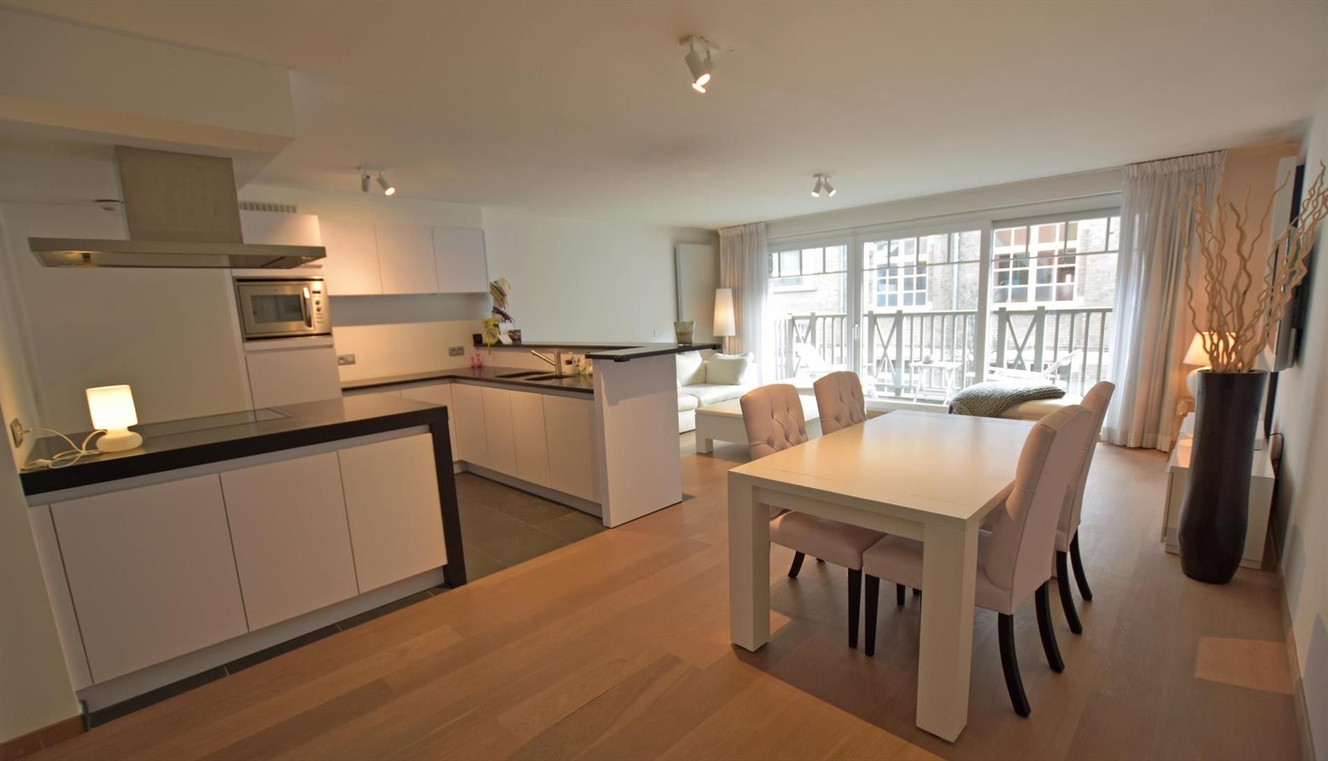 Mooi gemeubeld appartement op een rustige ligging, op wandelafstand van de Lippenslaan foto 2