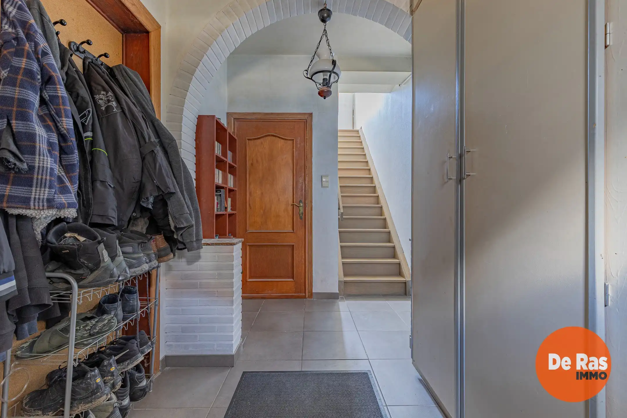 DENDERHOUTEM - Op te frissen woning op uitstekende locatie foto 3