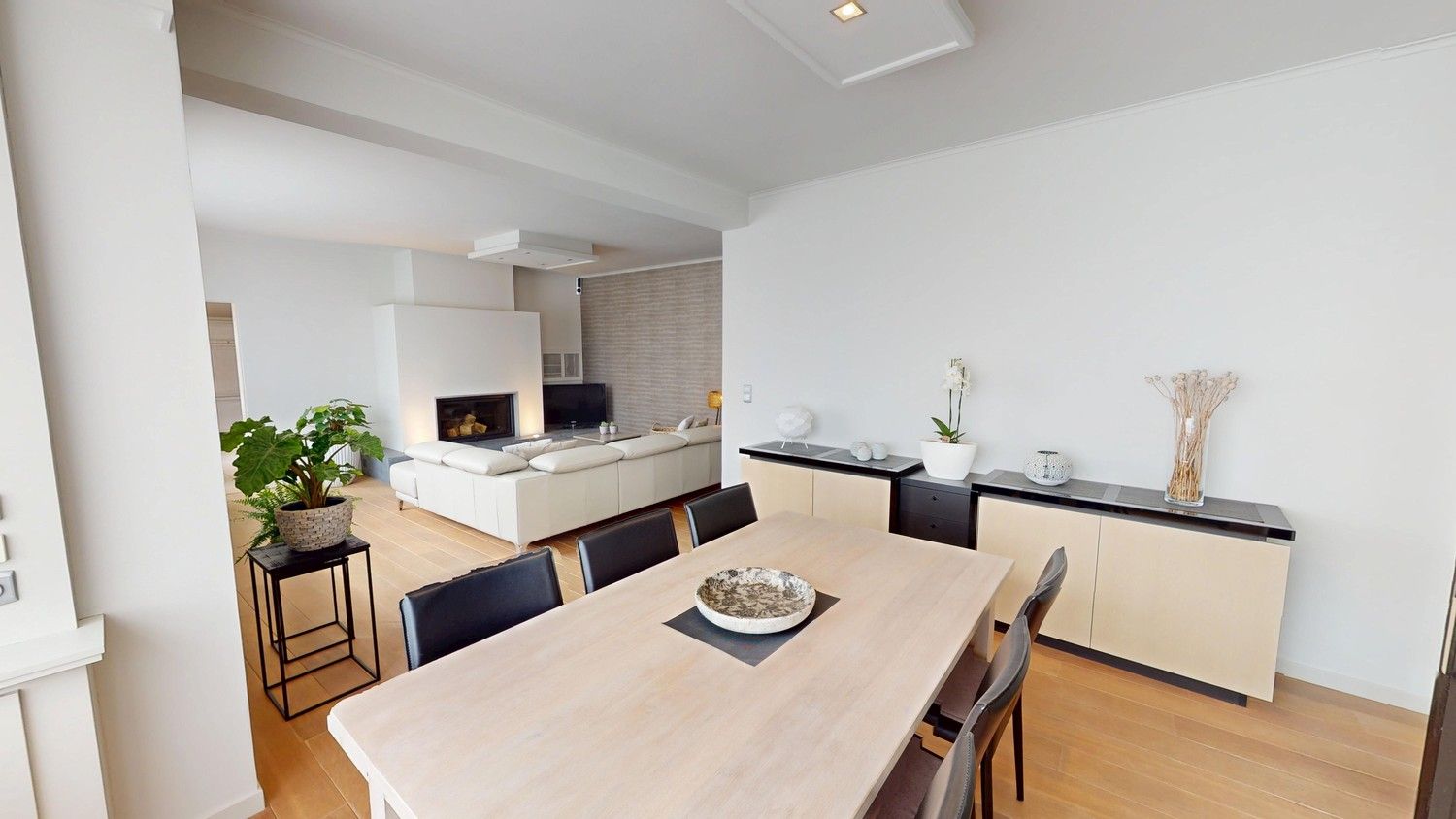 Zeer ruime woning met 4 slaapkamers te koop! foto 4