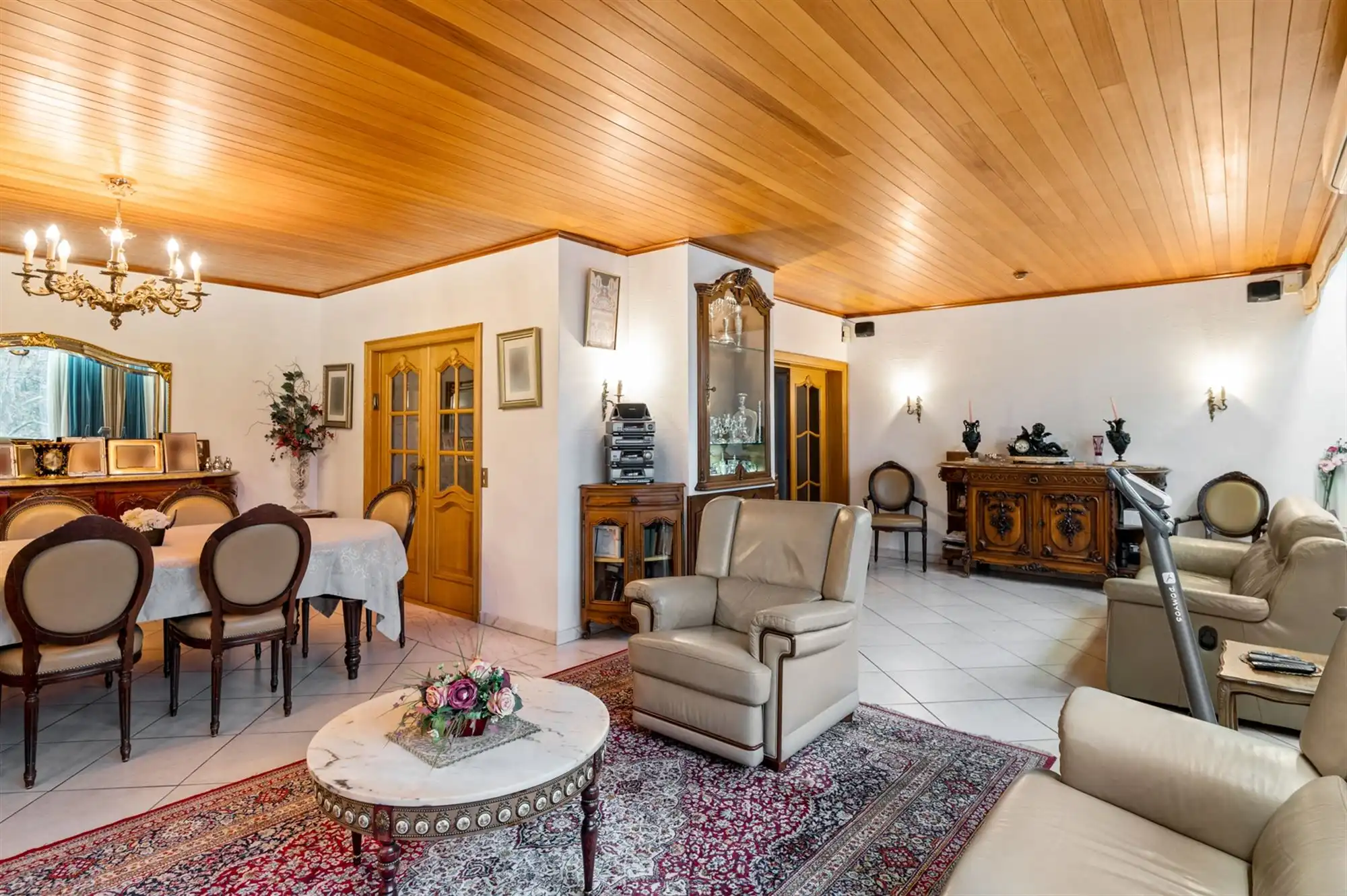 Ruim 3-slpk appartement met prachtig uitzicht op het Stadspark foto {{pictureIndex}}