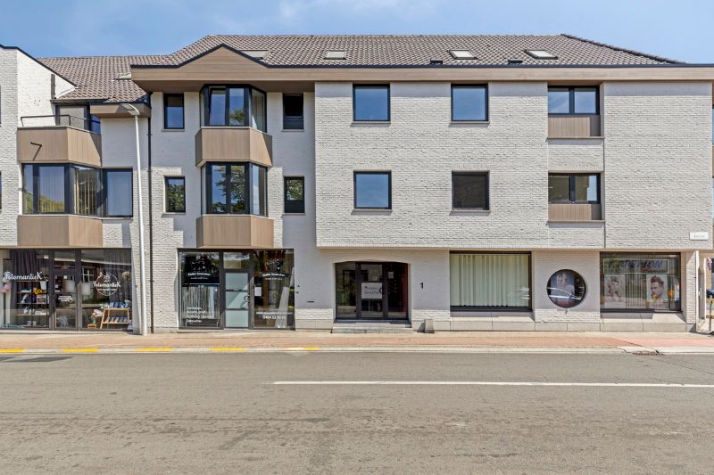 Stijlvol appartement te koop in hartje Zeveneken! foto 3
