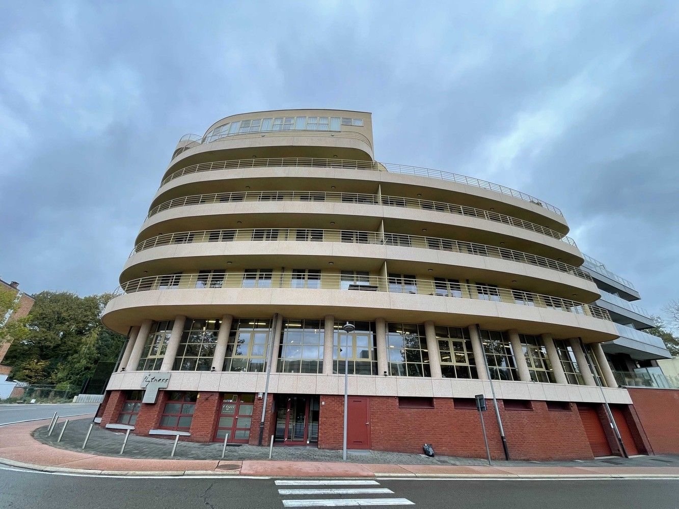 Investeringspand op vierde verdieping van exclusief gebouw in het hart van Genk. foto {{pictureIndex}}