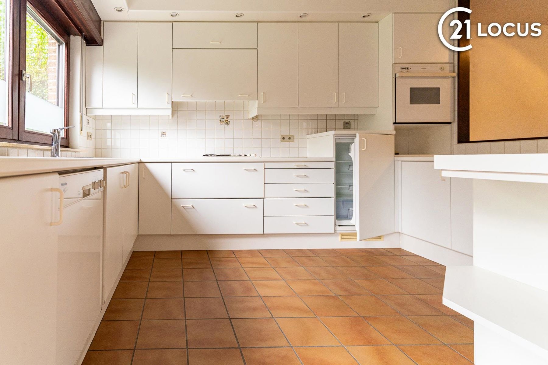 Ruime woning in rustige buurt te Zwijndrecht - 5 slaapkamers foto 4