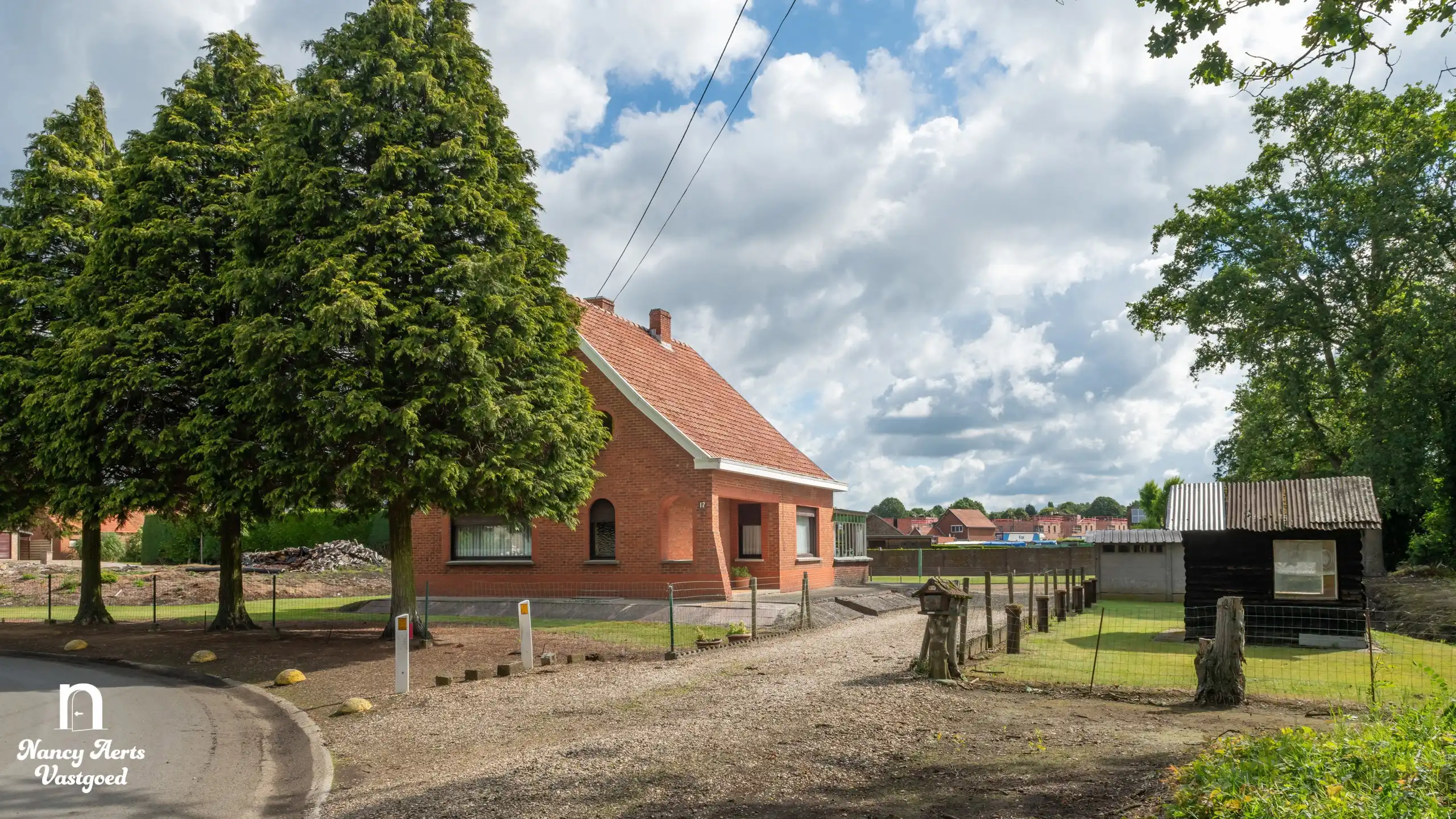 Charmante te renoveren woning op een rustige locatie foto 2
