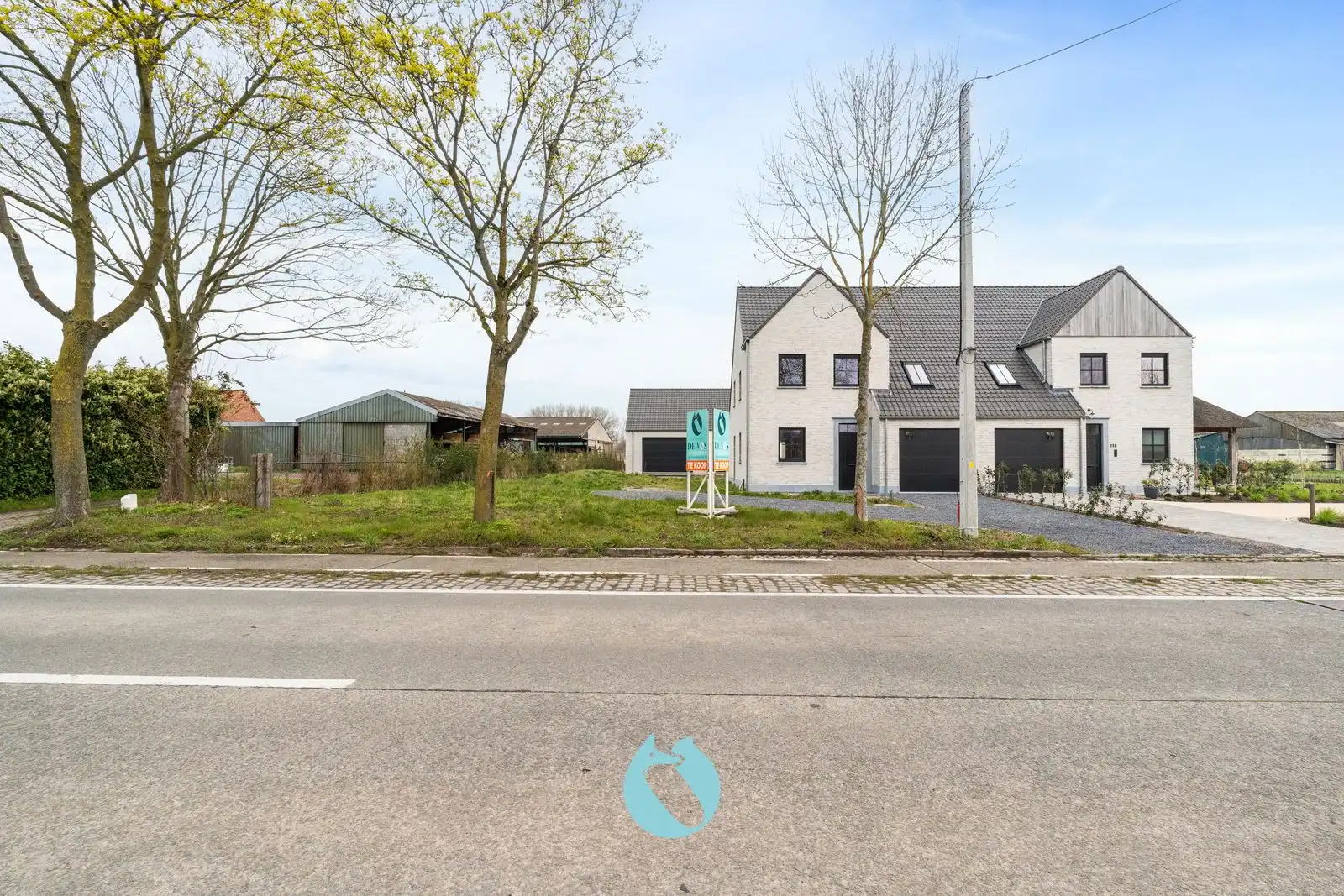 Casco halfopen woning met bijgebouw (100m²) op landelijke locatie foto {{pictureIndex}}