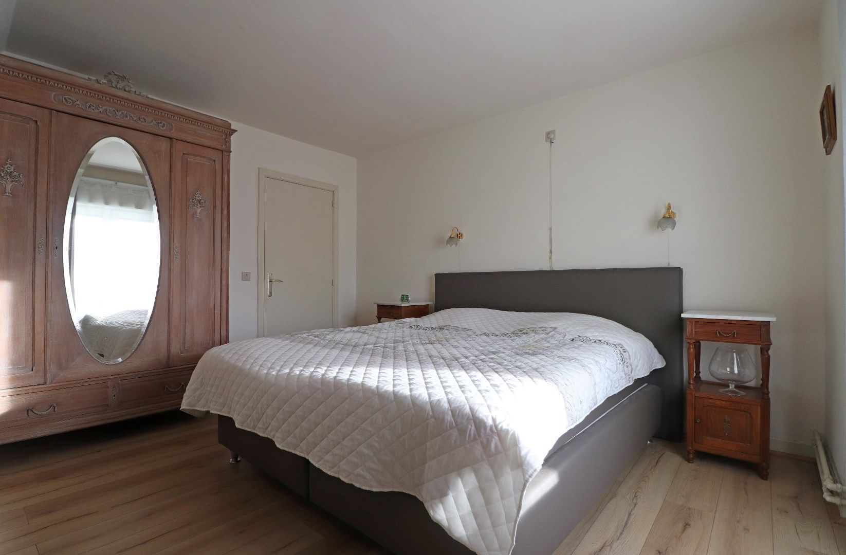 Gerenoveerde woning op 818 m² foto 8