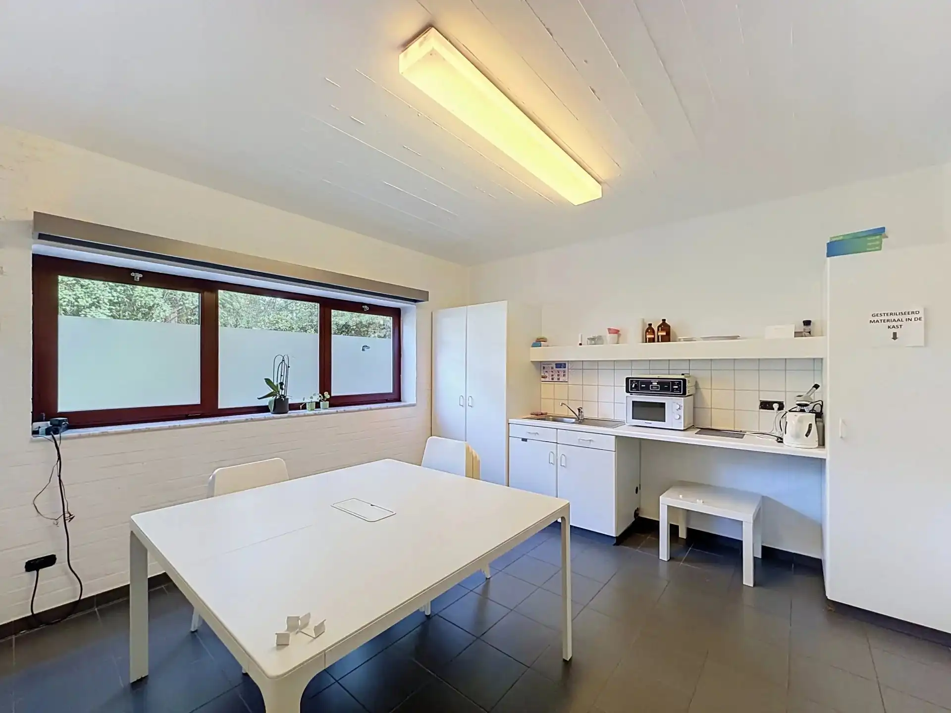 Ruime handels- en praktijkruimte van 170 m² te huur in Mol foto 20