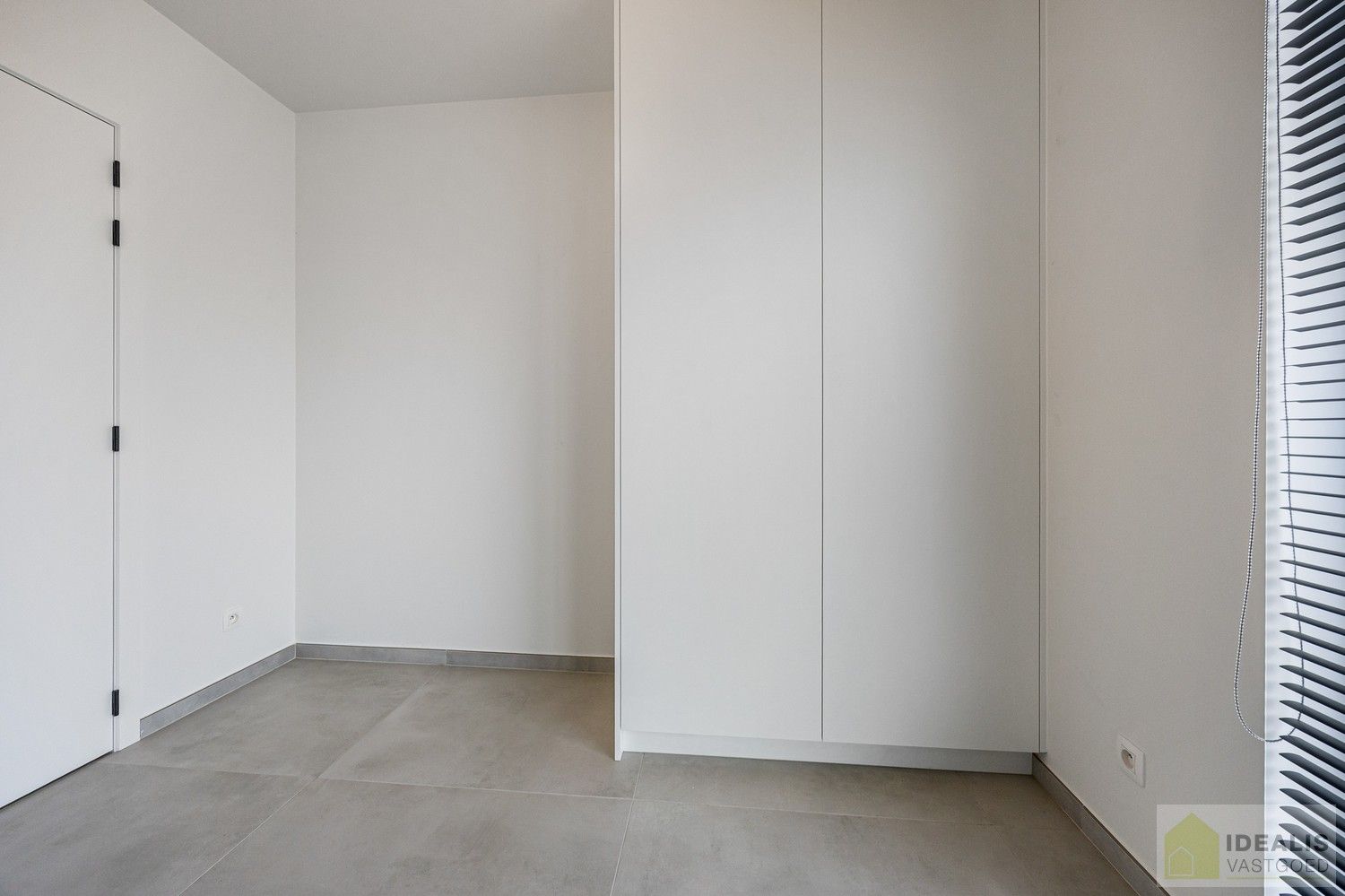 PRACHTIGE NIEUWBOUWWONING (2% REGISTRATIERECHTEN MOGELIJK!) MET EEN HEERLIJK LICHTRIJKE WOONKAMER MET OPEN KEUKEN, RUIME BERGING, BUREEL, 3 SLAAPKAMERS, RUIME DRESSING EN RUIME BADKAMER VOORZIEN VAN ALLE COMFORT! EEN HEERLIJK RUIM HUIS MET EEN NAAR WENS AAN TE LEGGEN TUIN, OP EEN GEGEERDE LOCATIE NABIJ HET CENTRUM VAN PEER! foto 24