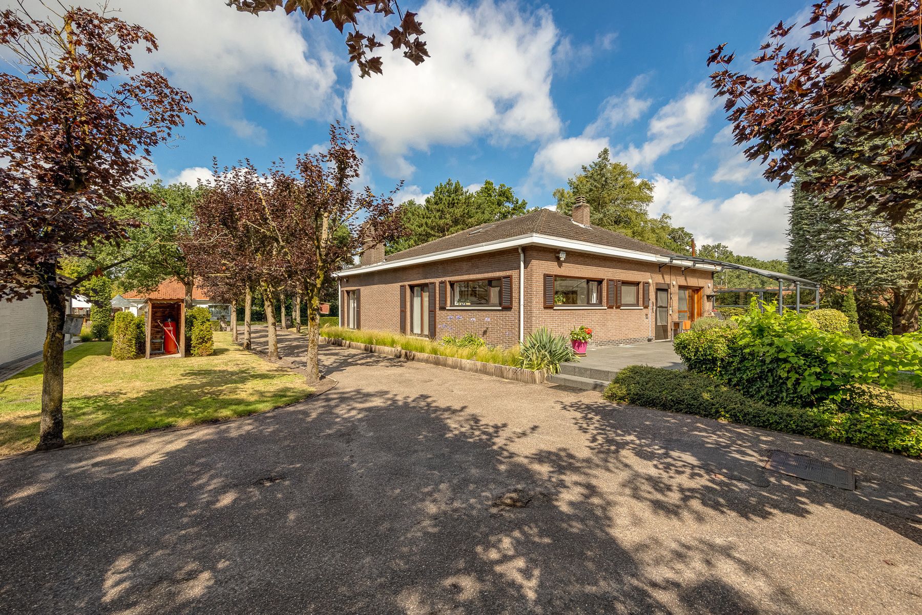 Laagbouwwoning met 4 slaapkamers op een perceel van 2.148m². foto 17