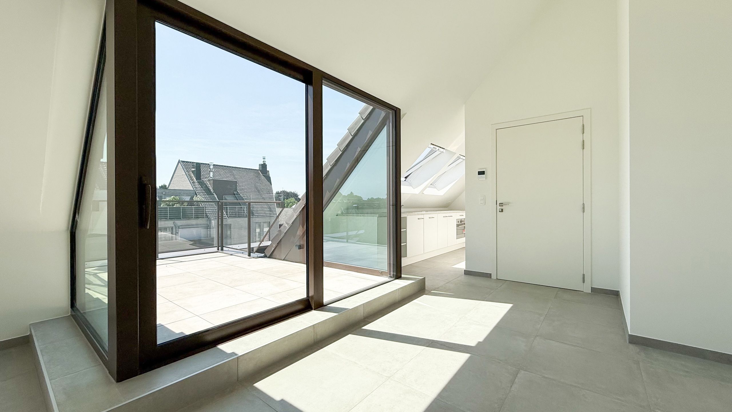Modern nieuwbouw penthouse met zonneterras en garage! foto 7