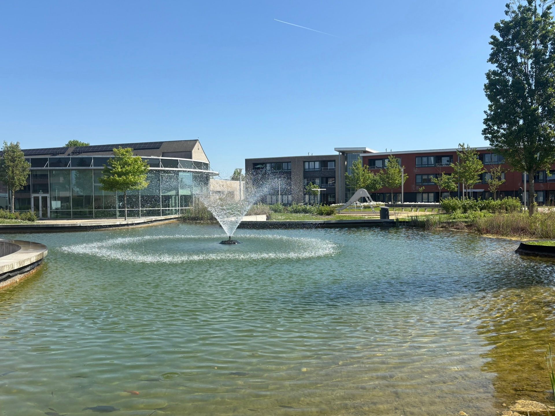 Volledig uitgeruste assistentieflat foto {{pictureIndex}}