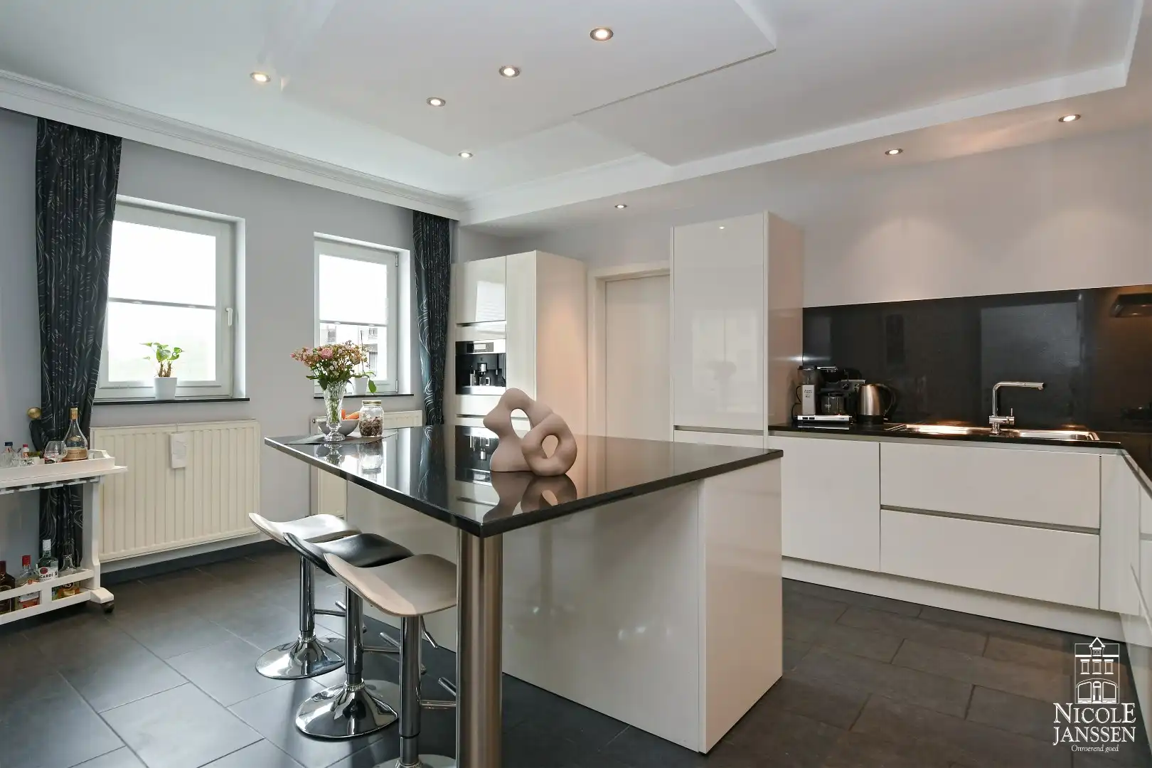 Ruim en luxueus appartement van 190m² met twee mooie terrassen en garage foto 16