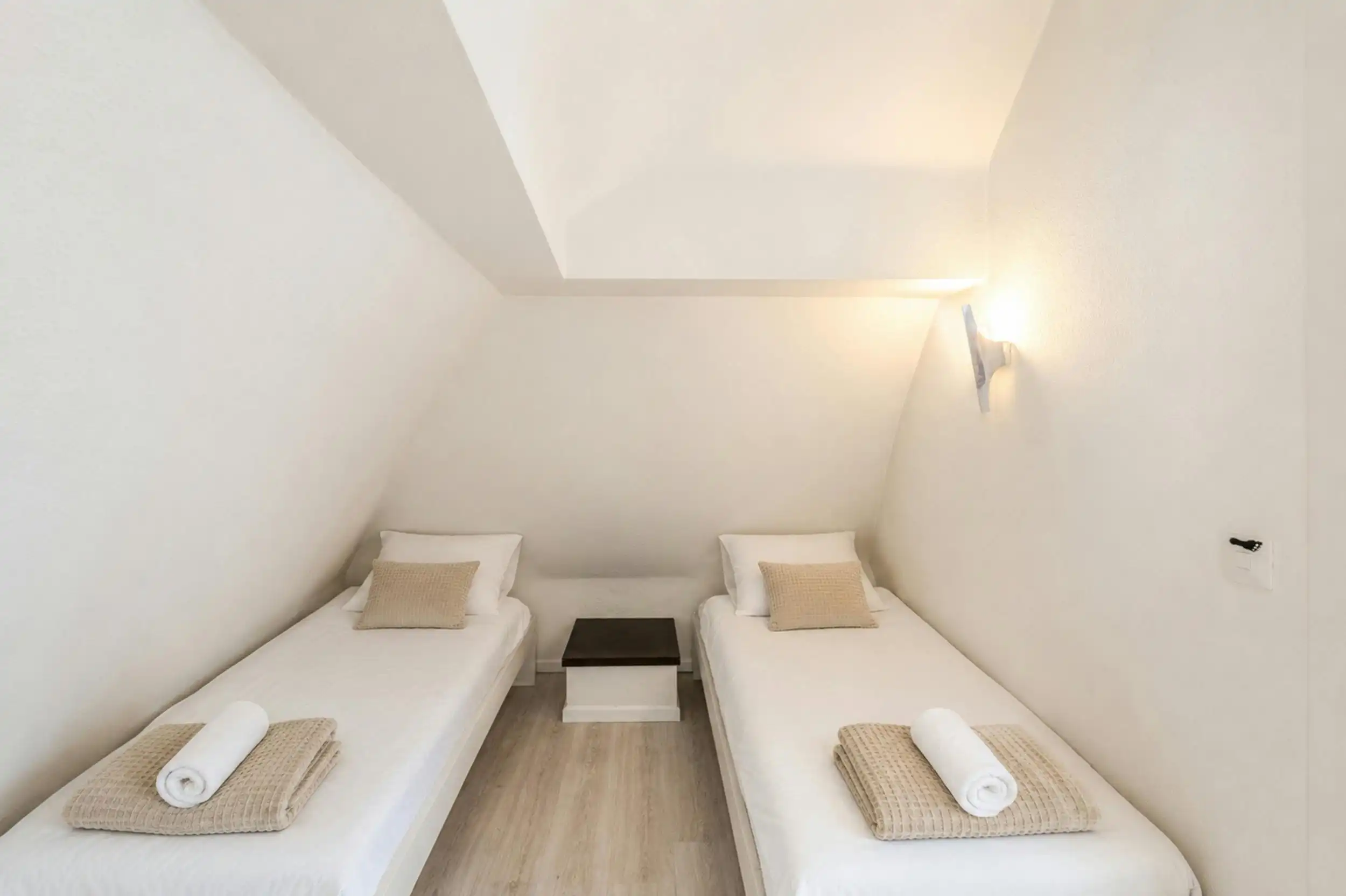 Prachtig gerenoveerd appartement met terras en 2 slaapkamers foto 15