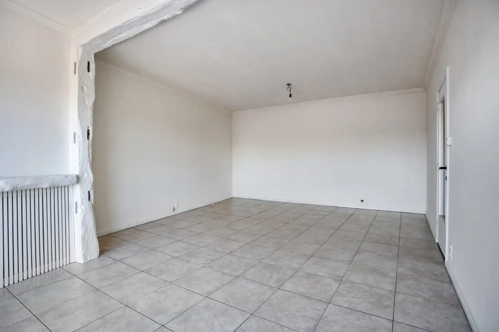 Ruim appartement met bovenliggende studio en garage foto 4