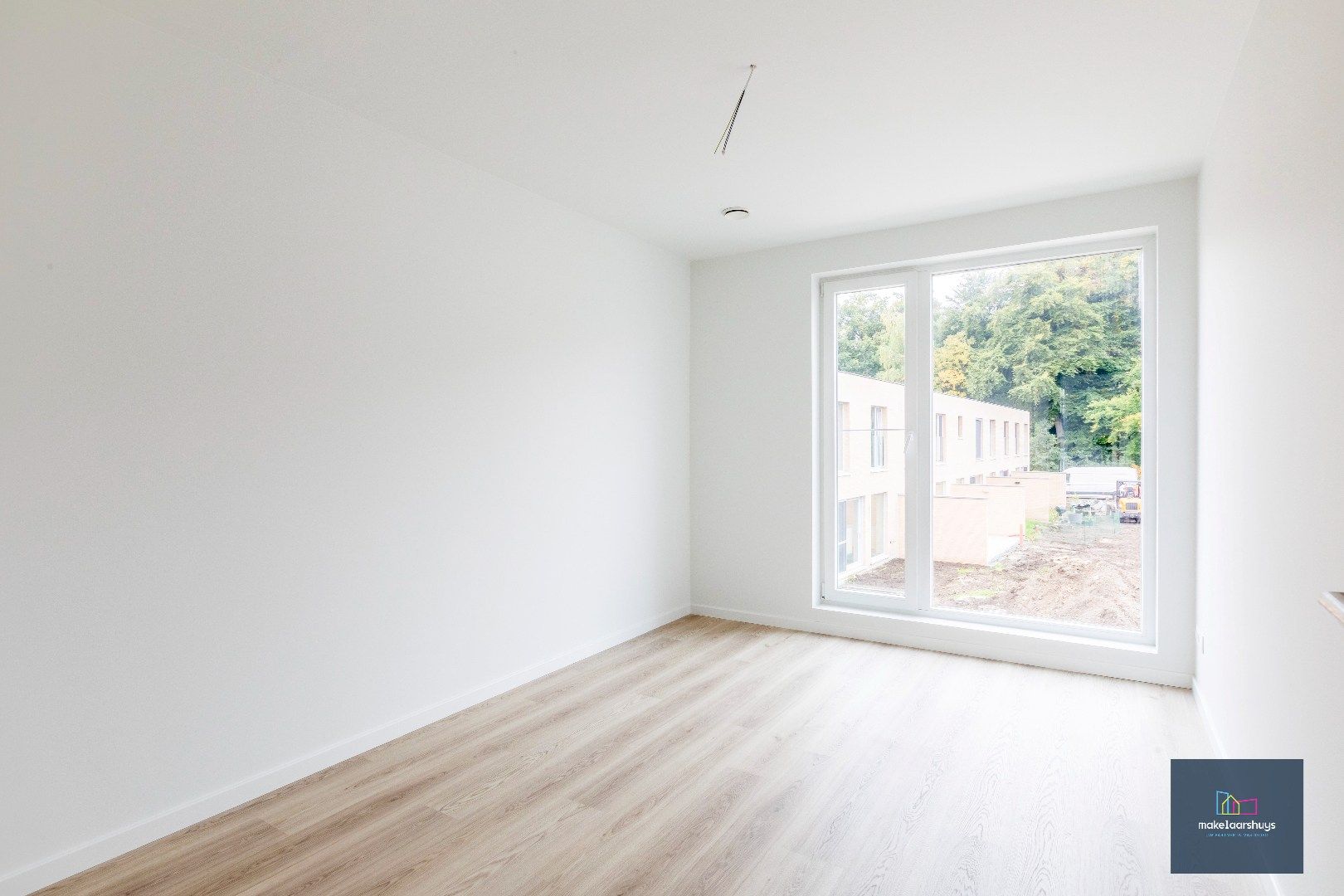 Energiezuinige nieuwbouwwoning met 3 slaapkamers , tuin en staanplaats foto 14