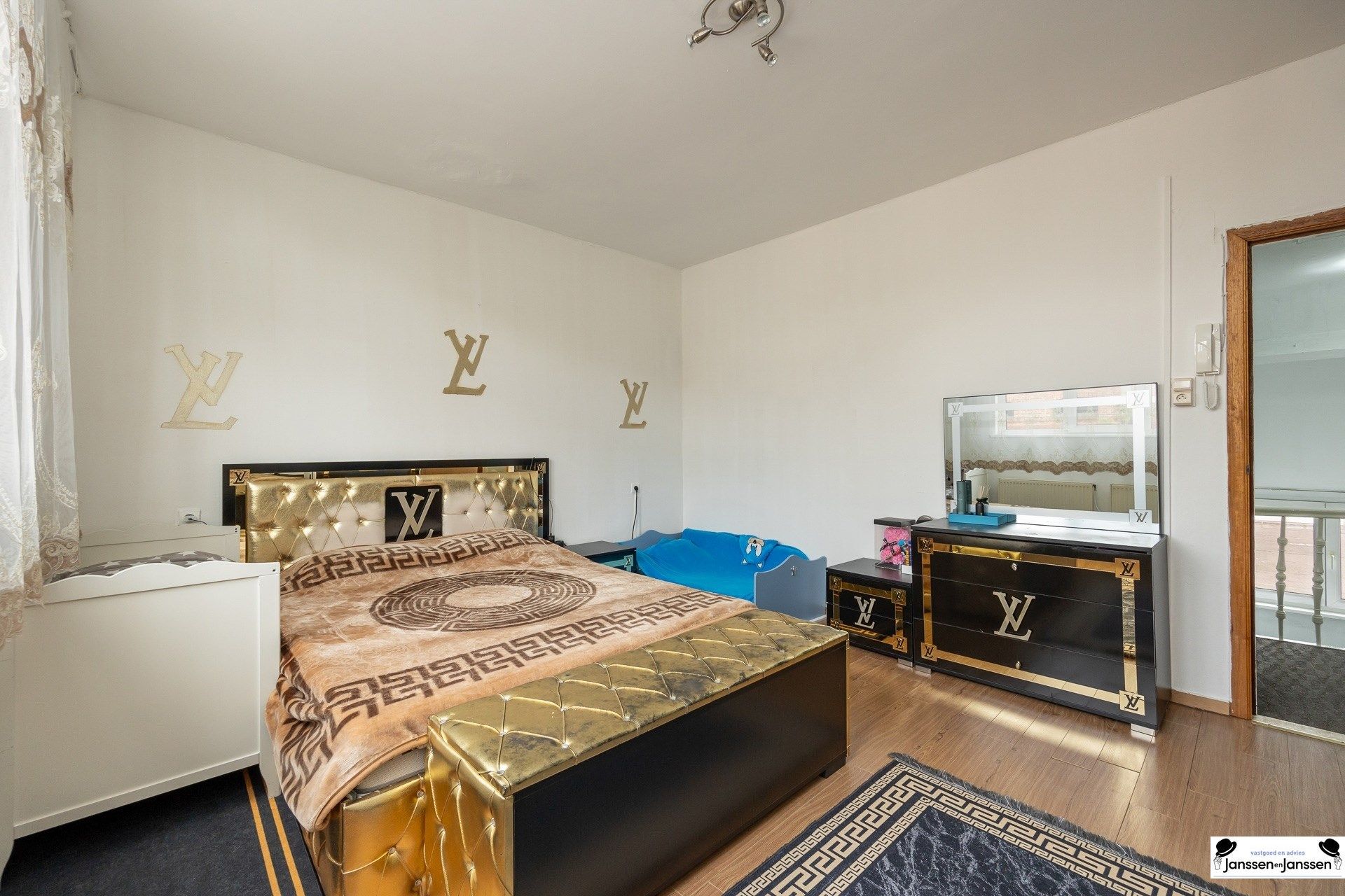 Ruime instapklare woning met 3 à 4 slaapkamers in 2060 Antwerpen! foto 22