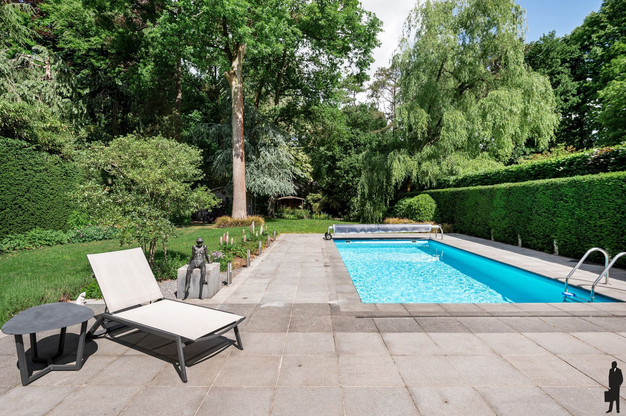 Stijlvol gerenoveerde villa met schitterende tuin en verwarmd zwembad foto 25