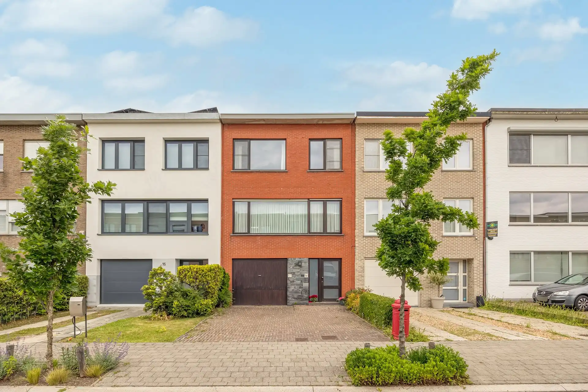 Ruime bel-etagewoning met 3 à 4 slaapkamers, garage en tuin foto {{pictureIndex}}