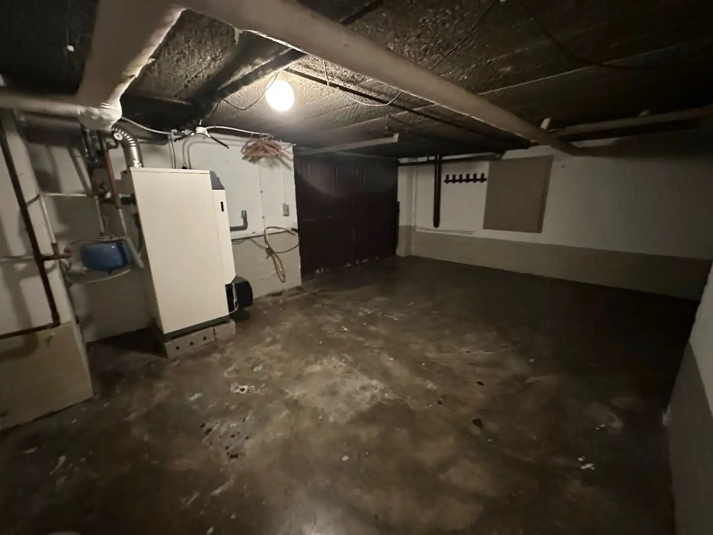 Halfopen woning met ruime tuin foto 18