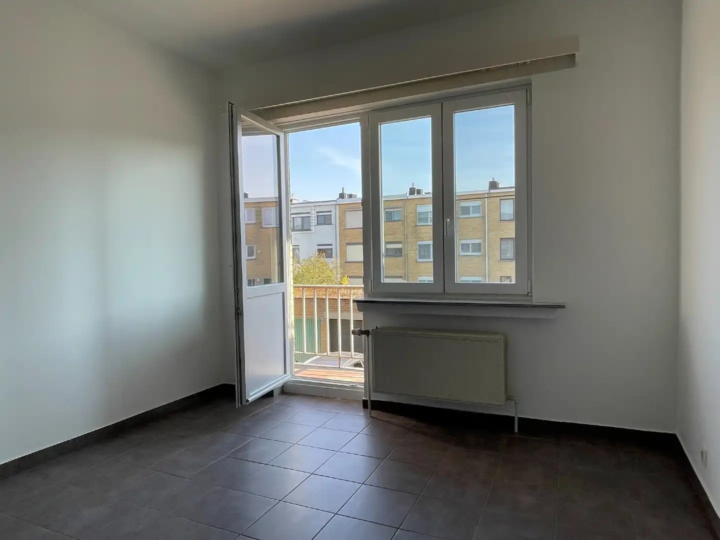 Hedendaags 2 slpk appartement met garagebox foto 11
