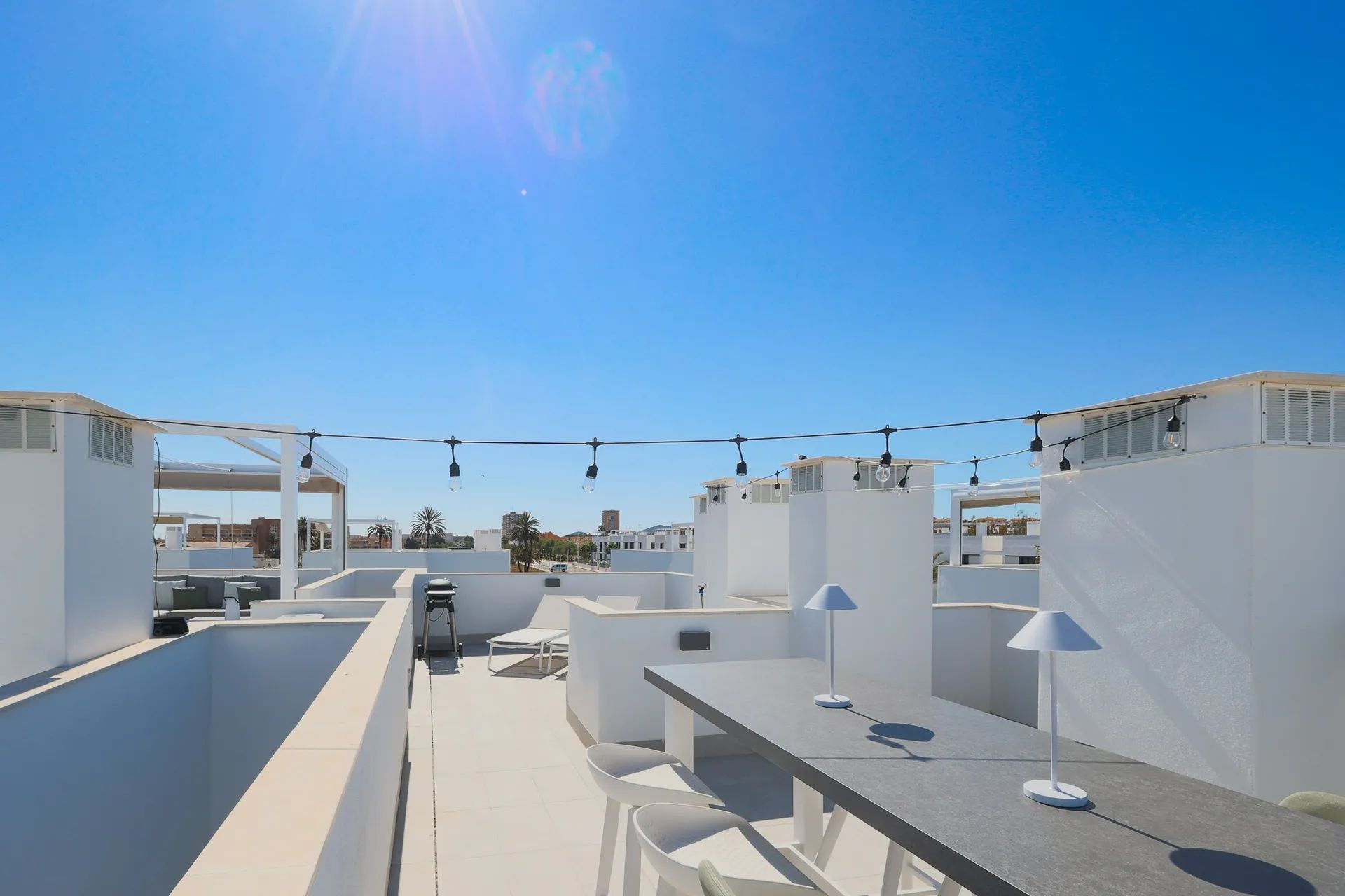 Direct genieten: instapklaar penthouse op toplocatie aan de kust foto 32