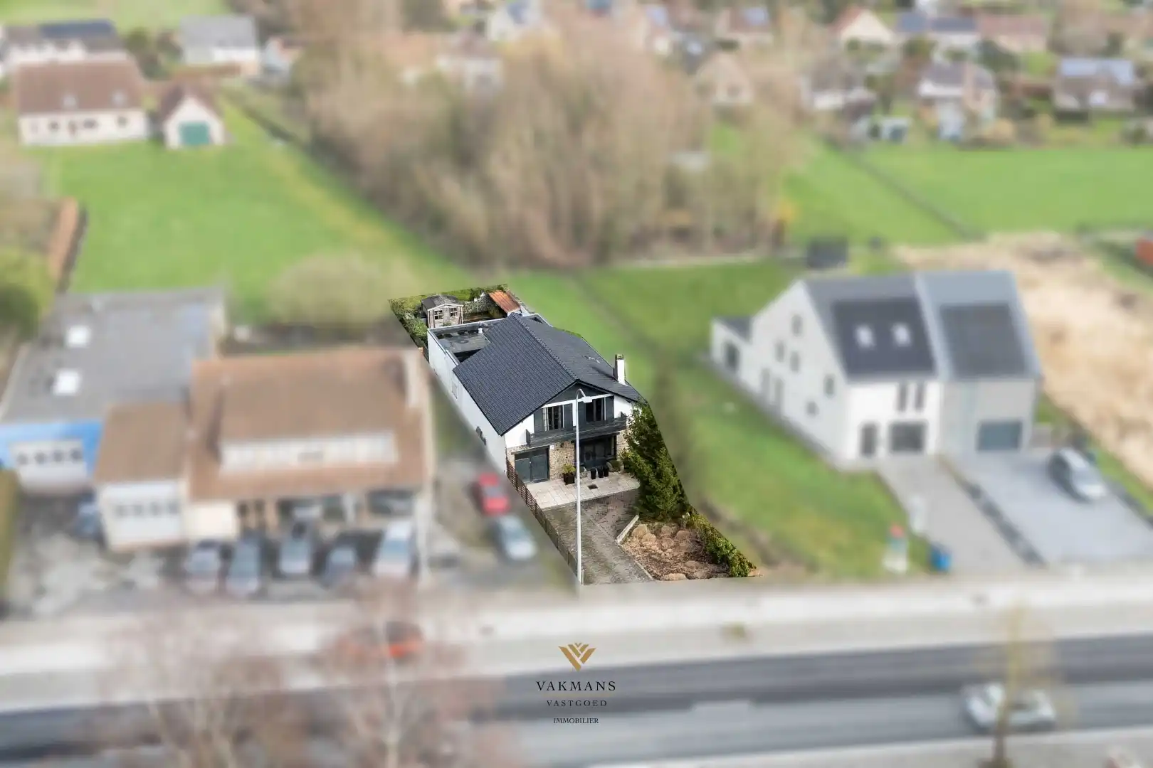 Ruime en charmante alleenstaande woning met 5 slaapkamers en 2 badkamers foto 44