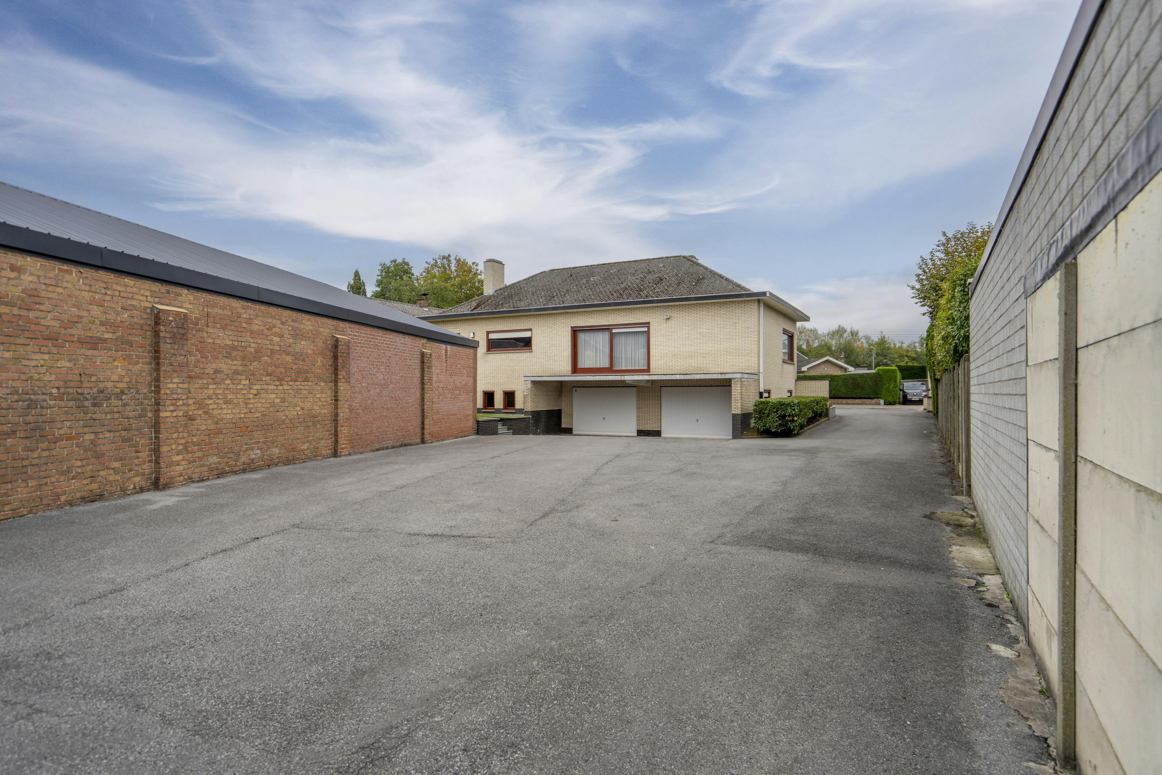 Ruim te renoveren huis te koop in Harelbeke  foto 3