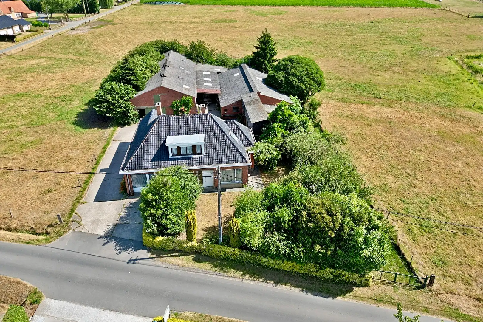 Lichtervelde - Rustig gelegen hoeve op perceel van 1.620 m²! foto 2