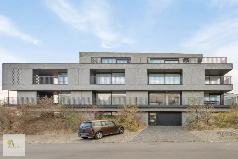 Res. "Pierre Paulin" foto {{pictureIndex}}