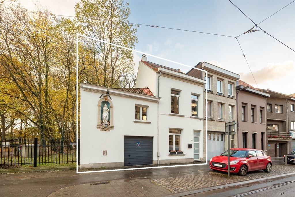 Originele woning grenzend aan Rivierenhof foto 27