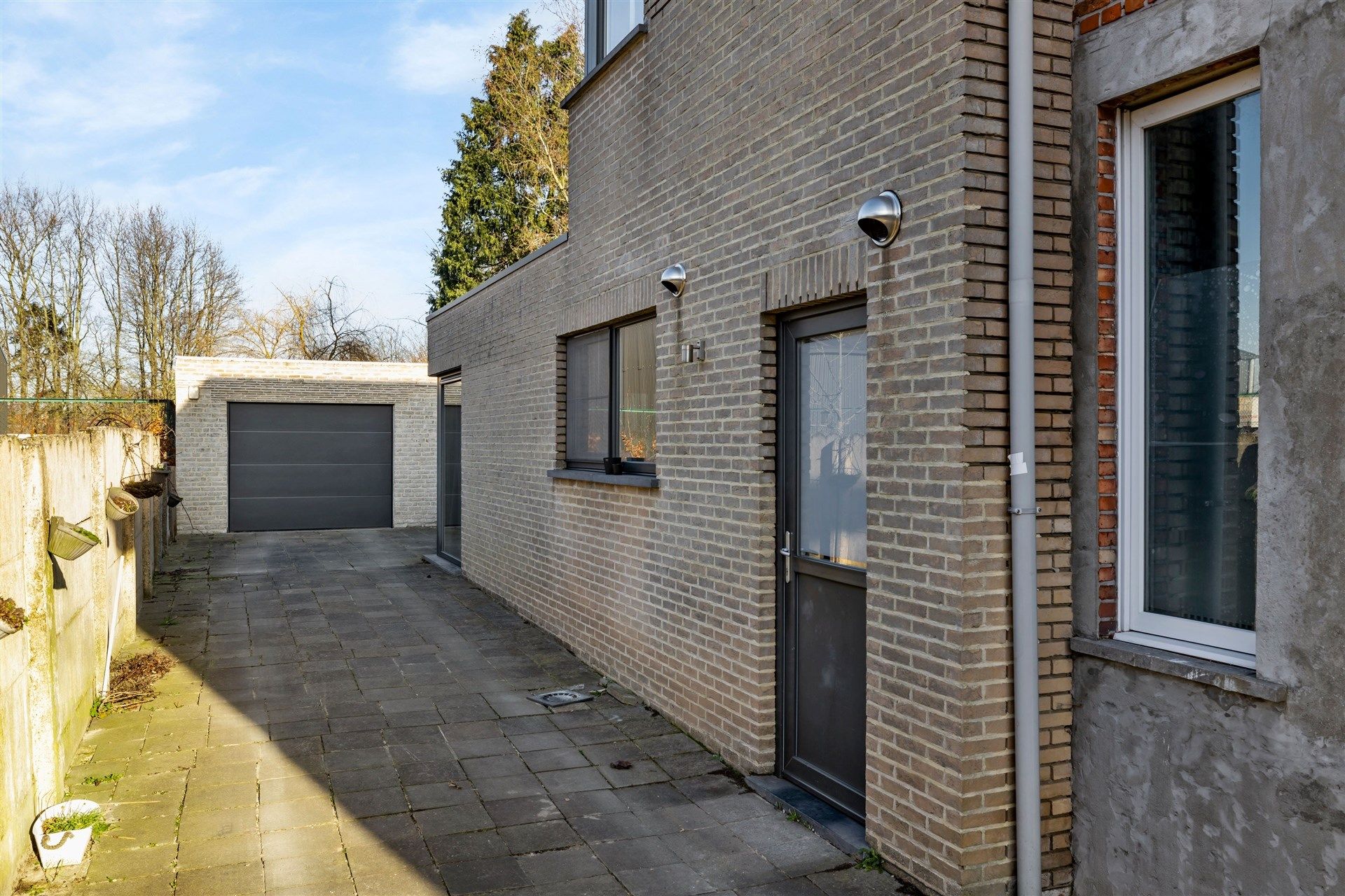 Ruime halfopen bebouwing met 3 slaapkamers op 825m² foto 2