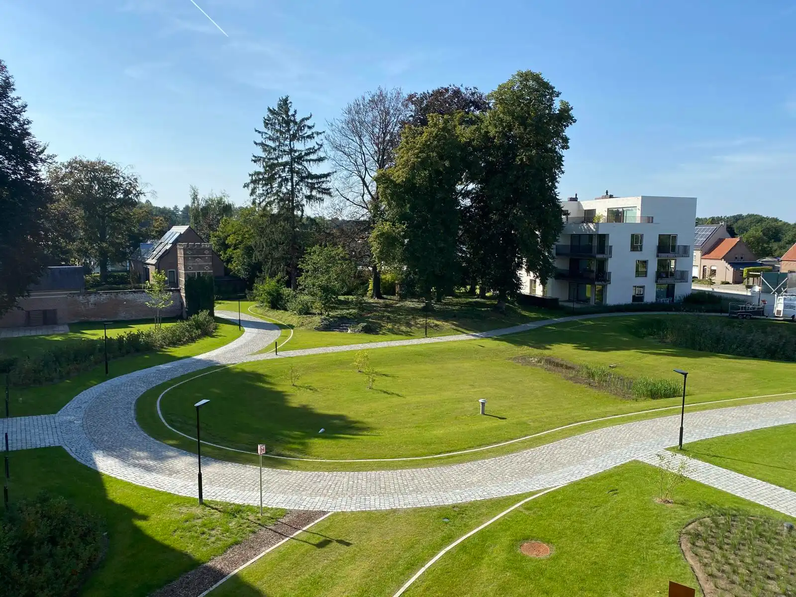 App met 2 slpk en westgericht terras in prachtige site foto 7