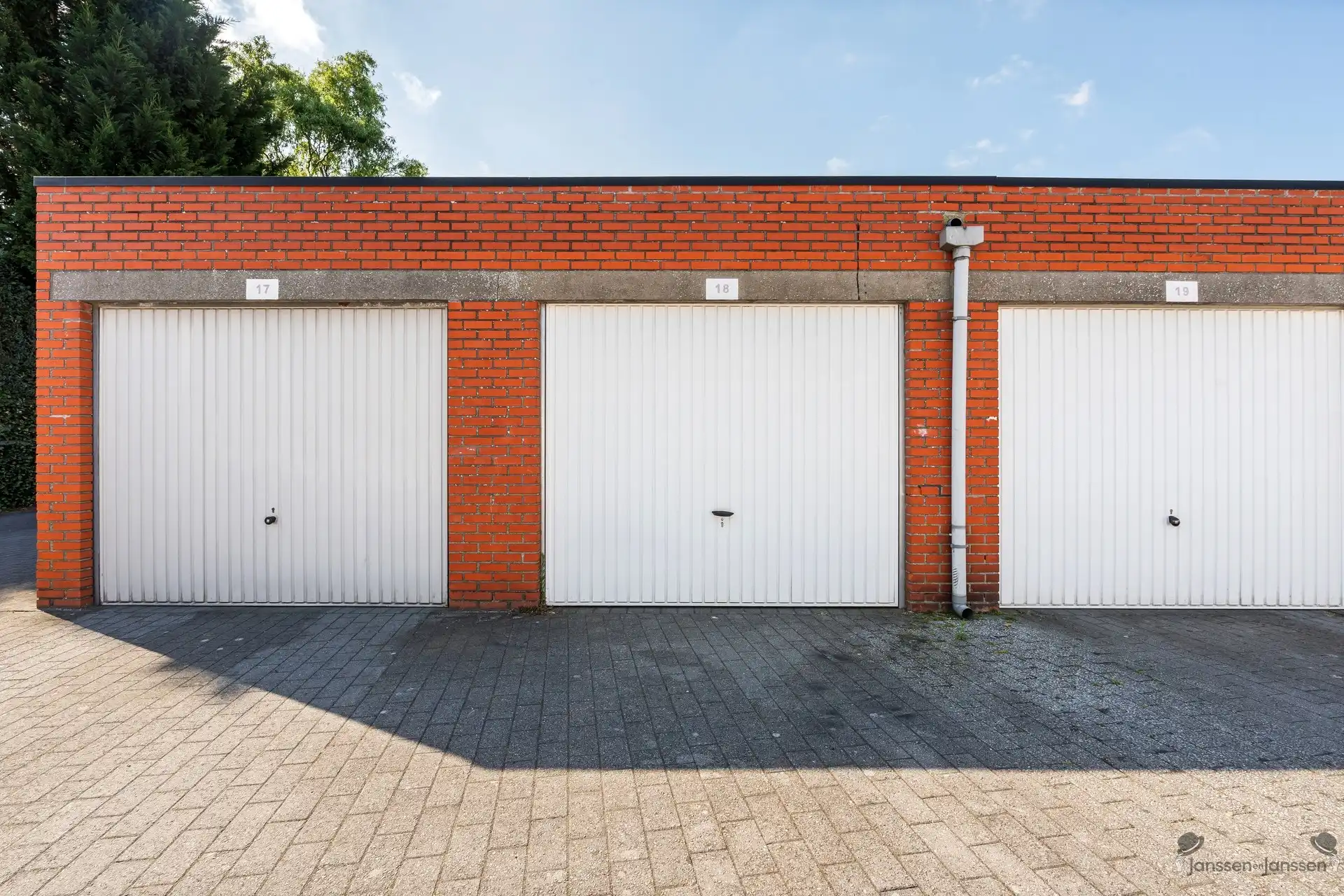 Op te frissen gelijkvloersappartement met 3 slpk's, tuin en garage foto 20
