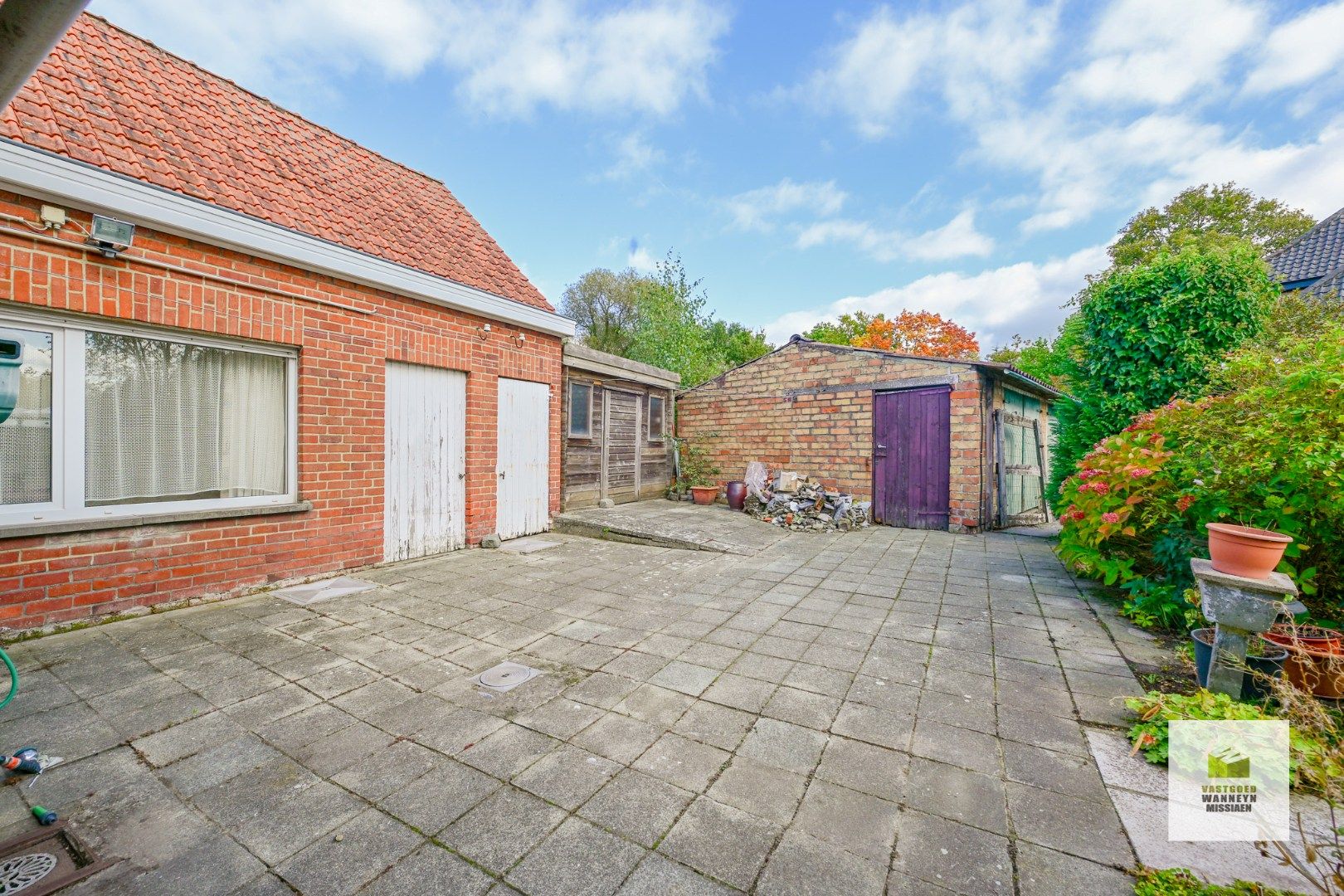 Gelijkvloerse te renoveren of herop te bouwen woning op 811m2 aan bosrand te Hertsberge foto 5
