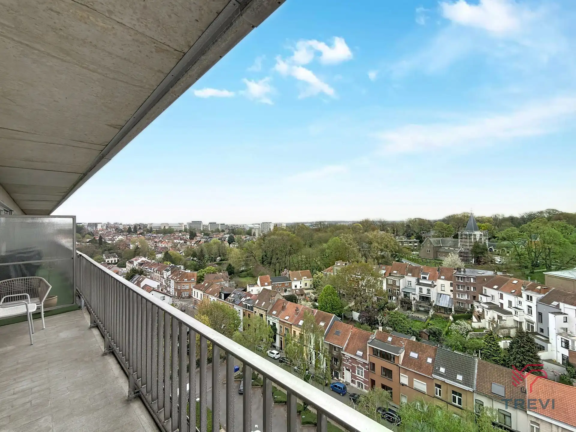 Licht appartement met 2 slaapkamers op de 10e verdieping! foto 17