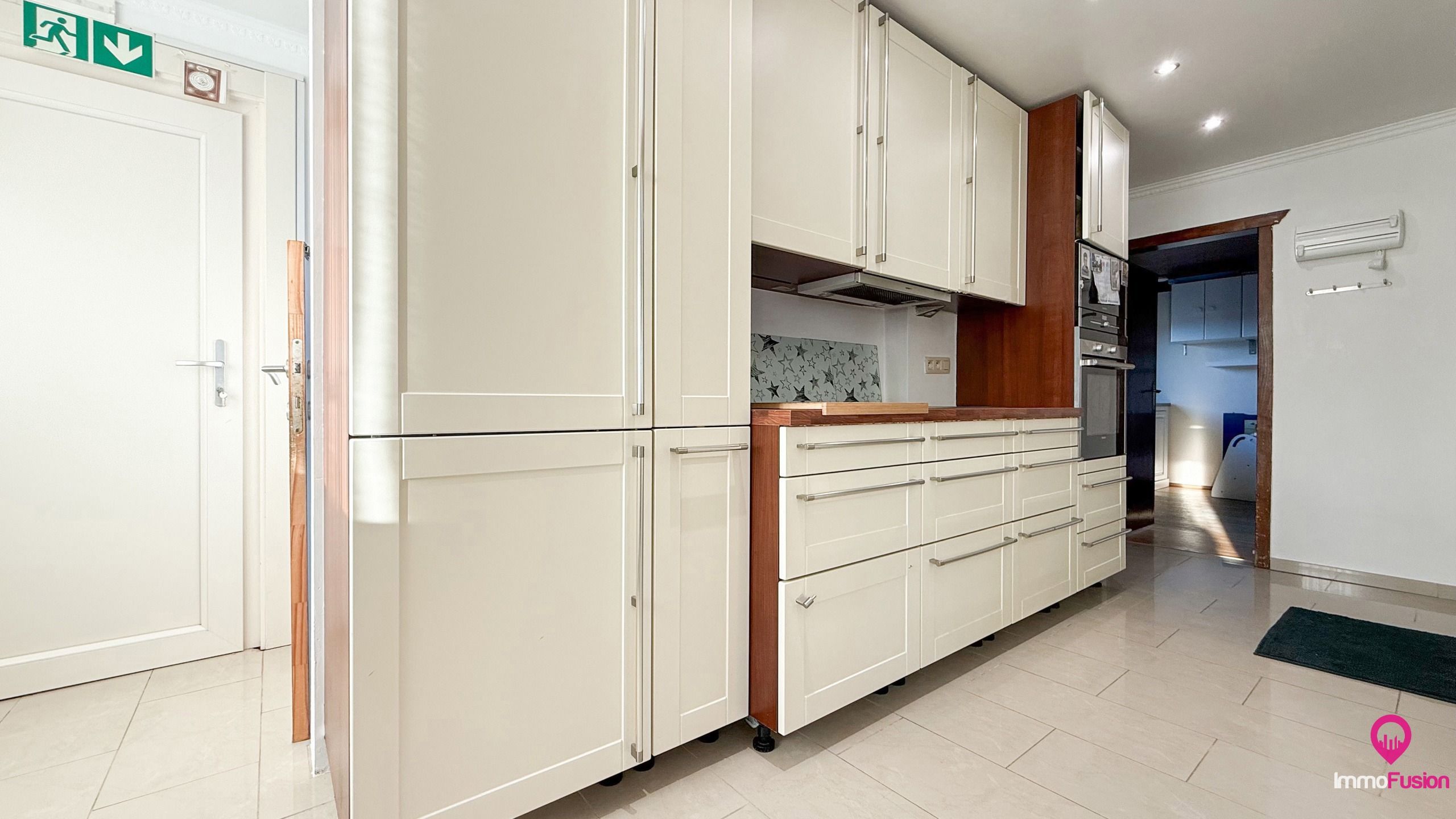 Uniek woon-werkpand met vergunde loods van 110m² en 5 slpks! foto 4